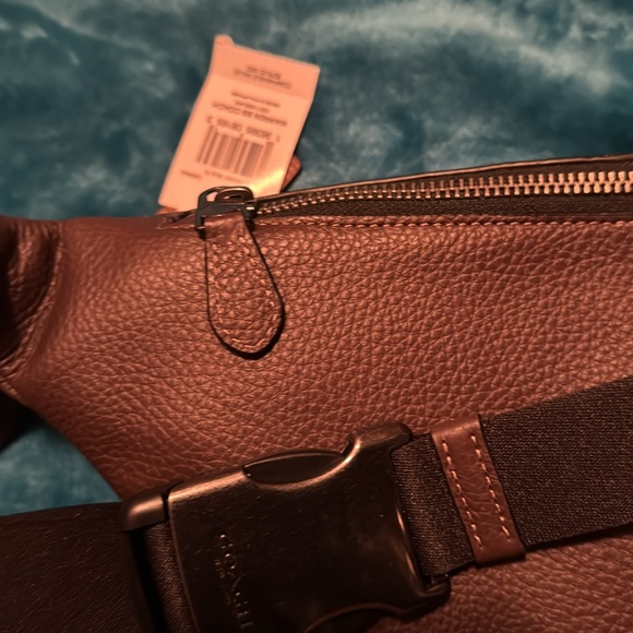 Coach Belt Bag/Fanny Pack
Unisex
Large compartment 
NEW - Picture 2 of 4